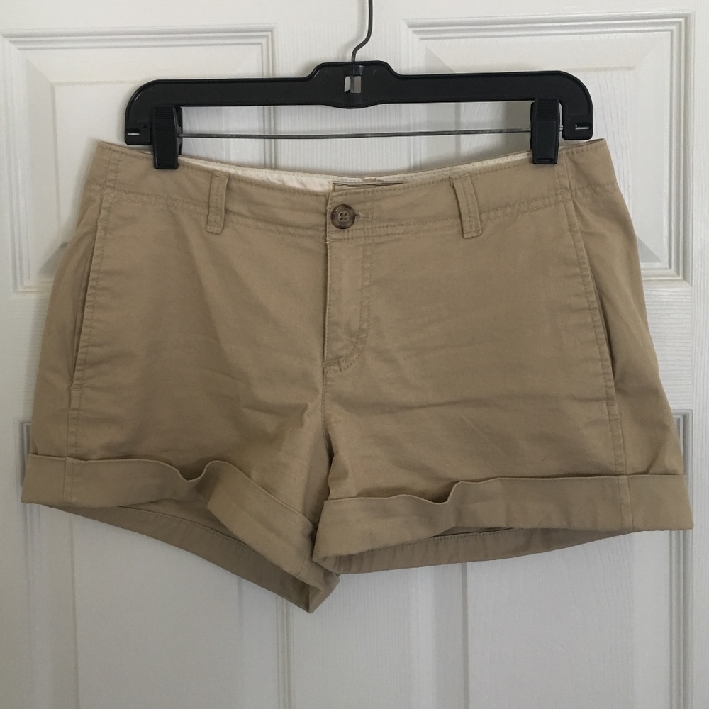 Old Navy Perfect 3 1/2" Shorts in Khaki Sz 6